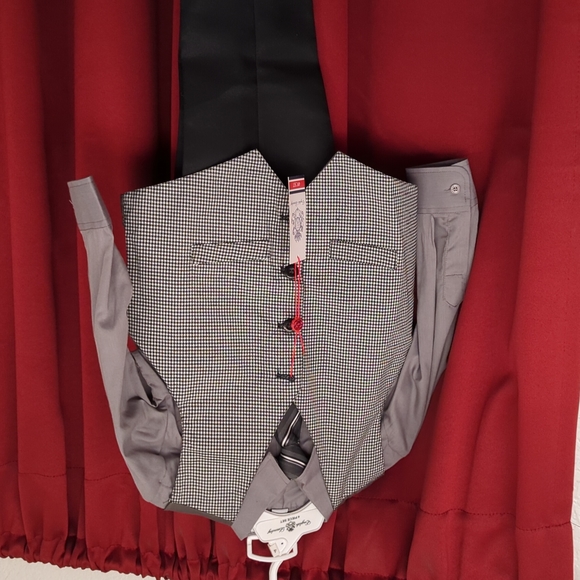 NWT boys suit - Picture 3 of 3